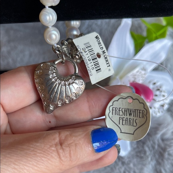 Lustrous Pearl Bracelet with Silver Heart Charm - Picture 4 of 6